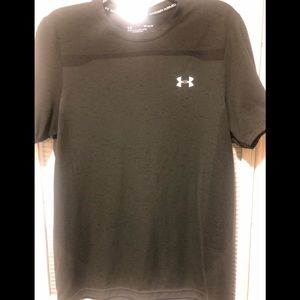 UNDER ARMOUR TEE SHIRT
